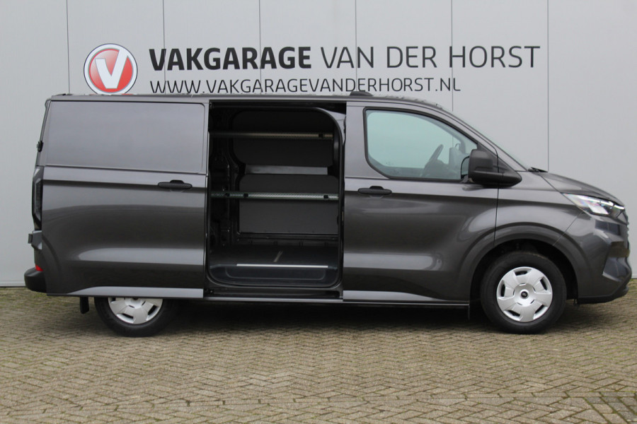 Ford Transit Custom 320 2.0-136 pk TDCI L1H1 Trend. Fabrieksgarantie tot 10-2028 ! Adapt. Cruise Cntrl, Navigatie, Camera, PDC V+A, Apple Carplay/Android auto, LED verl., Laadruimte bekleed, Bijrijdersbank, Spiegel-, stoel en voorraamverw. etc.
