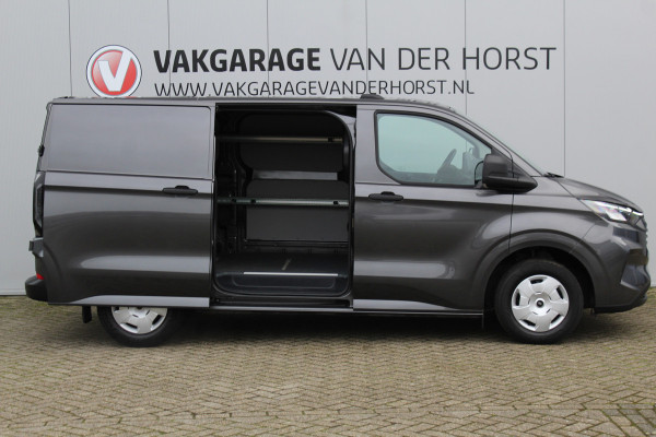 Ford Transit Custom 320 2.0-136 pk TDCI L1H1 Trend. Fabrieksgarantie tot 10-2028 ! Adapt. Cruise Cntrl, Navigatie, Camera, PDC V+A, Apple Carplay/Android auto, LED verl., Laadruimte bekleed, Bijrijdersbank, Spiegel-, stoel en voorraamverw. etc.
