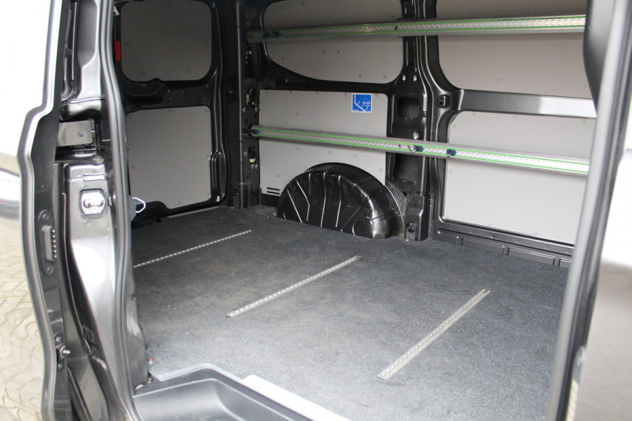 Ford Transit Custom 320 2.0-136 pk TDCI L1H1 Trend. Fabrieksgarantie tot 10-2028 ! Adapt. Cruise Cntrl, Navigatie, Camera, PDC V+A, Apple Carplay/Android auto, LED verl., Laadruimte bekleed, Bijrijdersbank, Spiegel-, stoel en voorraamverw. etc.