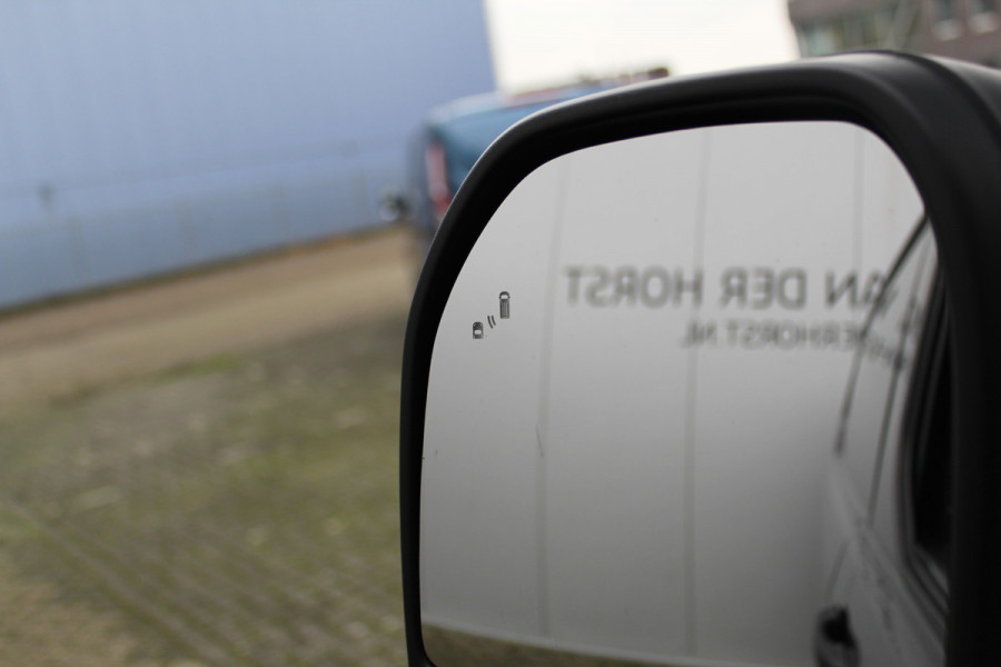 Ford Transit Custom 320 2.0-136 pk TDCI L1H1 Trend. Fabrieksgarantie tot 10-2028 ! Adapt. Cruise Cntrl, Navigatie, Camera, PDC V+A, Apple Carplay/Android auto, LED verl., Laadruimte bekleed, Bijrijdersbank, Spiegel-, stoel en voorraamverw. etc.