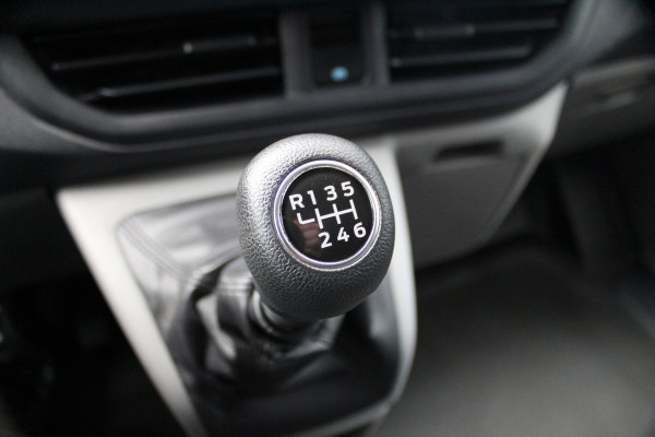 Ford Transit Custom 320 2.0-136 pk TDCI L1H1 Trend. Fabrieksgarantie tot 10-2028 ! Adapt. Cruise Cntrl, Navigatie, Camera, PDC V+A, Apple Carplay/Android auto, LED verl., Laadruimte bekleed, Bijrijdersbank, Spiegel-, stoel en voorraamverw. etc.