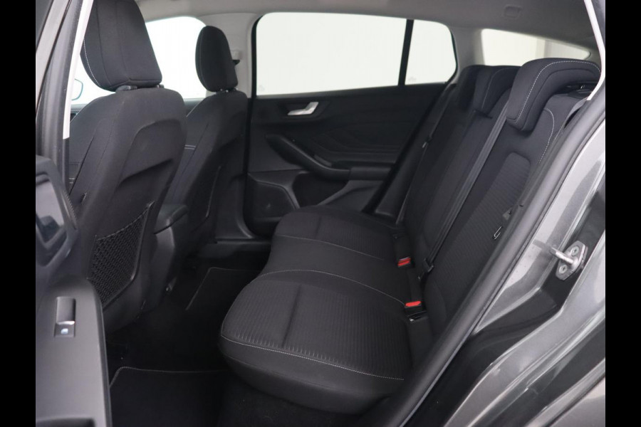 Ford Focus 1.0 EcoBoost Titanium | Trekhaak | Stoelverwarming | Adaptive cruise | Carplay | Navigatie | Stuurverwarming | Keyless | Full LED | B&O Sound | Climate control
