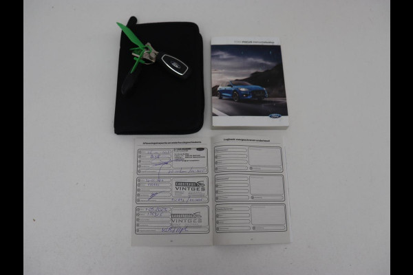 Ford Focus 1.0 EcoBoost Titanium | Trekhaak | Stoelverwarming | Adaptive cruise | Carplay | Navigatie | Stuurverwarming | Keyless | Full LED | B&O Sound | Climate control
