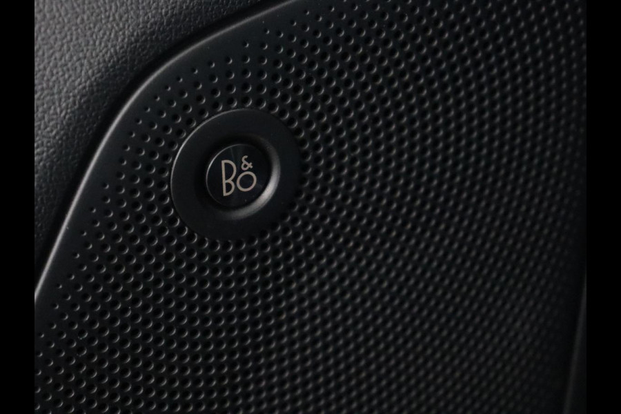 Ford Focus 1.0 EcoBoost Titanium | Trekhaak | Stoelverwarming | Adaptive cruise | Carplay | Navigatie | Stuurverwarming | Keyless | Full LED | B&O Sound | Climate control