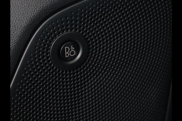 Ford Focus 1.0 EcoBoost Titanium | Trekhaak | Stoelverwarming | Adaptive cruise | Carplay | Navigatie | Stuurverwarming | Keyless | Full LED | B&O Sound | Climate control