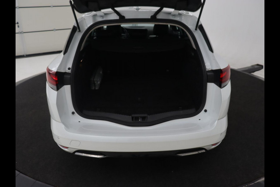 Renault Mégane 1.6 E-Tech Plug-In Hybrid 160 Business Edition One | Leder | Stoelverwarming | Carplay | Camera | Stuurverwarming | Full LED | Navigatie | Climate control