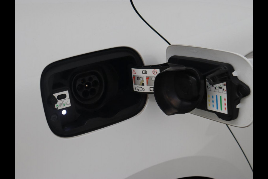 Renault Mégane 1.6 E-Tech Plug-In Hybrid 160 Business Edition One | Leder | Stoelverwarming | Carplay | Camera | Stuurverwarming | Full LED | Navigatie | Climate control