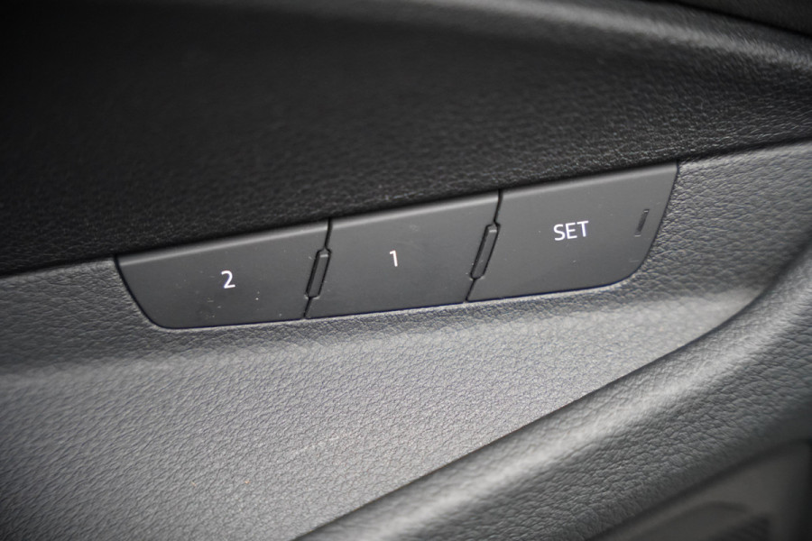 Audi e-tron Sportback 50 quattro S edition 71 kWh | S-Line | Panoramadak | Memory Seats | Luchtvering | Adaptive Cruise Control | Apple Carplay | Keyless | Matrix LED | Leder | Stoelverwarming | NAP |