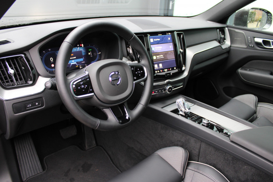 Volvo XC60 2.0 T8 Plug-in hybrid AWD Plus Bright | Luchtvering | Trekhaak | H&K | 360 Camera | Full