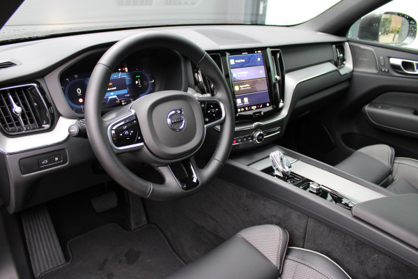 Volvo XC60 2.0 T8 Plug-in hybrid AWD Plus Bright | Luchtvering | Trekhaak | H&K | 360 Camera | Full