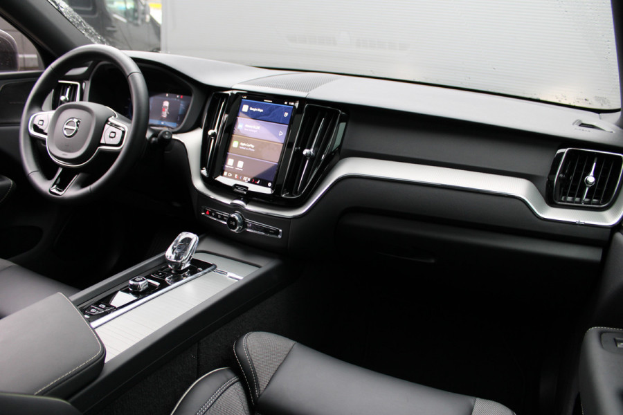 Volvo XC60 2.0 T8 Plug-in hybrid AWD Plus Bright | Luchtvering | Trekhaak | H&K | 360 Camera | Full