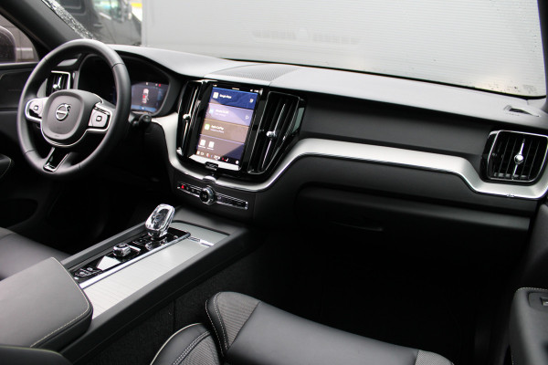 Volvo XC60 2.0 T8 Plug-in hybrid AWD Plus Bright | Luchtvering | Trekhaak | H&K | 360 Camera | Full