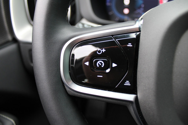 Volvo XC60 2.0 T8 Plug-in hybrid AWD Plus Bright | Luchtvering | Trekhaak | H&K | 360 Camera | Full