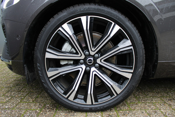 Volvo XC60 2.0 T8 Plug-in hybrid AWD Plus Bright | Luchtvering | Trekhaak | H&K | 360 Camera | Full