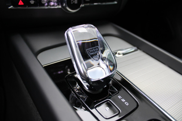 Volvo XC60 2.0 T8 Plug-in hybrid AWD Plus Bright | Luchtvering | Trekhaak | H&K | 360 Camera | Full