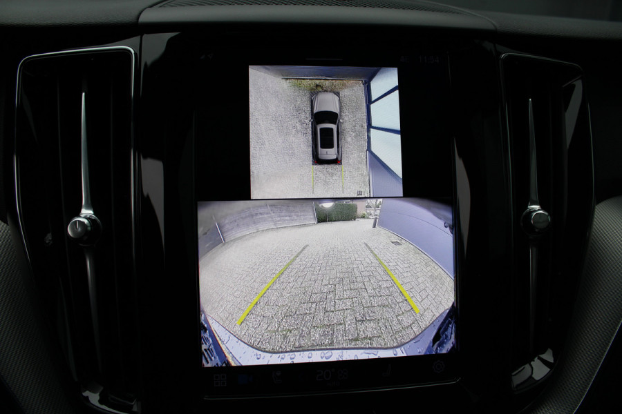 Volvo XC60 2.0 T8 Plug-in hybrid AWD Plus Bright | Luchtvering | Trekhaak | H&K | 360 Camera | Full