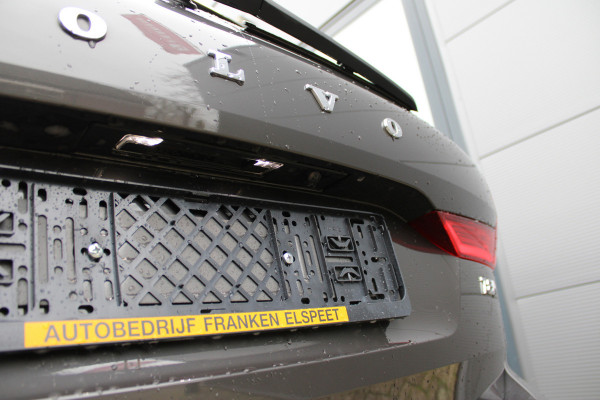 Volvo XC60 2.0 T8 Plug-in hybrid AWD Plus Bright | Luchtvering | Trekhaak | H&K | 360 Camera | Full