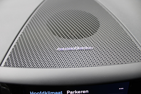 Volvo XC60 2.0 T8 Plug-in hybrid AWD Plus Bright | Luchtvering | Trekhaak | H&K | 360 Camera | Full