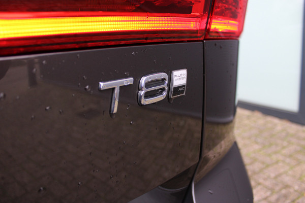 Volvo XC60 2.0 T8 Plug-in hybrid AWD Plus Bright | Luchtvering | Trekhaak | H&K | 360 Camera | Full