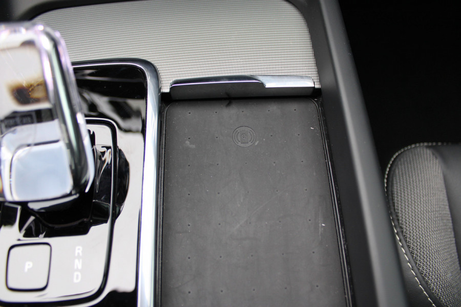 Volvo XC60 2.0 T8 Plug-in hybrid AWD Plus Bright | Luchtvering | Trekhaak | H&K | 360 Camera | Full