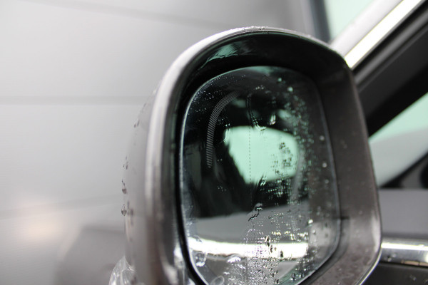 Volvo XC60 2.0 T8 Plug-in hybrid AWD Plus Bright | Luchtvering | Trekhaak | H&K | 360 Camera | Full