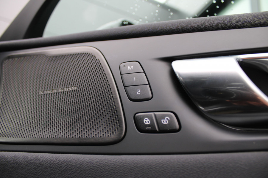 Volvo XC60 2.0 T8 Plug-in hybrid AWD Plus Bright | Luchtvering | Trekhaak | H&K | 360 Camera | Full