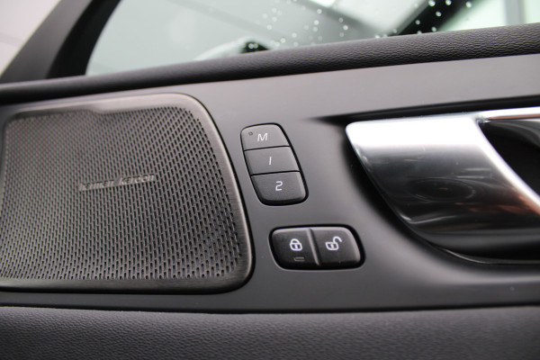 Volvo XC60 2.0 T8 Plug-in hybrid AWD Plus Bright | Luchtvering | Trekhaak | H&K | 360 Camera | Full