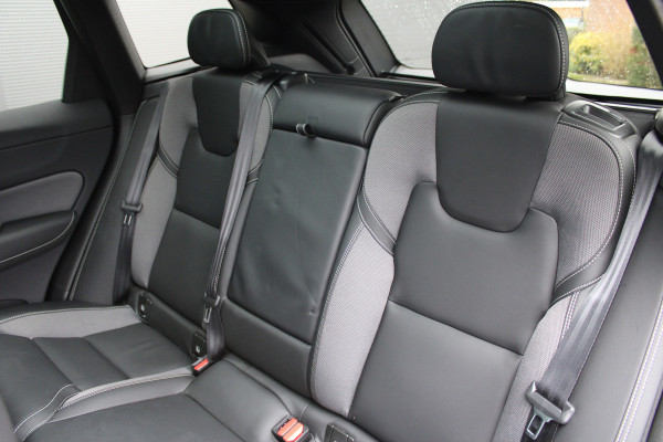 Volvo XC60 2.0 T8 Plug-in hybrid AWD Plus Bright | Luchtvering | Trekhaak | H&K | 360 Camera | Full