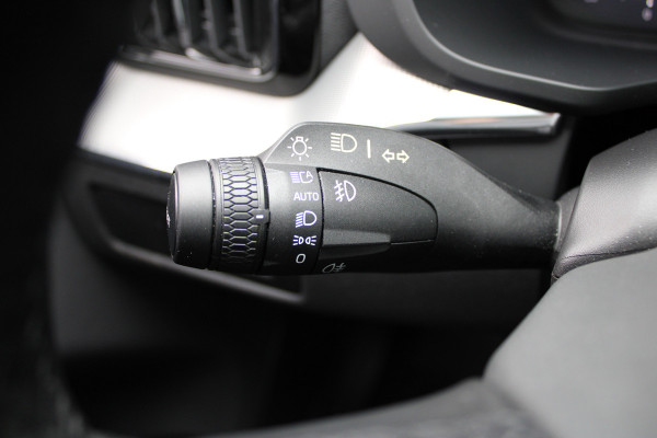 Volvo XC60 2.0 T8 Plug-in hybrid AWD Plus Bright | Luchtvering | Trekhaak | H&K | 360 Camera | Full