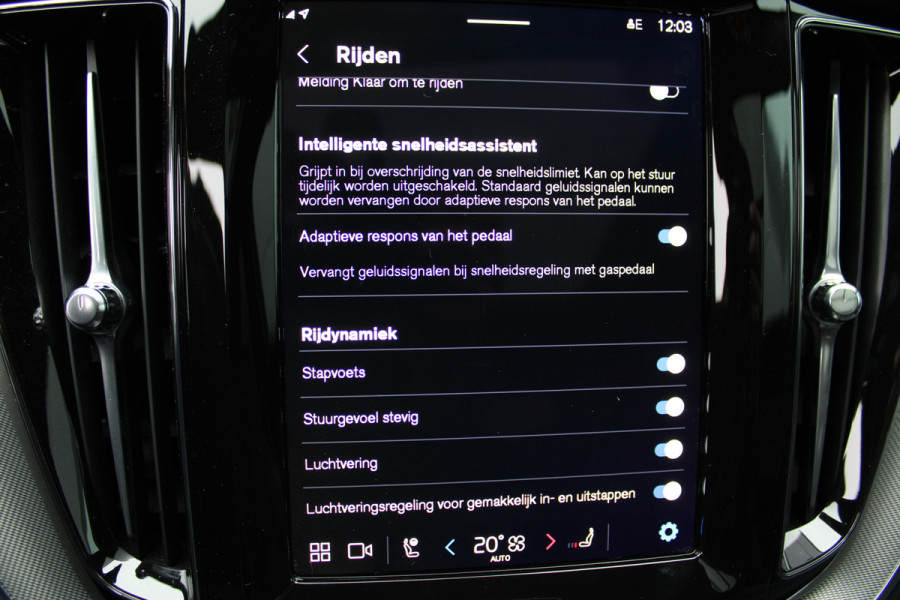 Volvo XC60 2.0 T8 Plug-in hybrid AWD Plus Bright | Luchtvering | Trekhaak | H&K | 360 Camera | Full