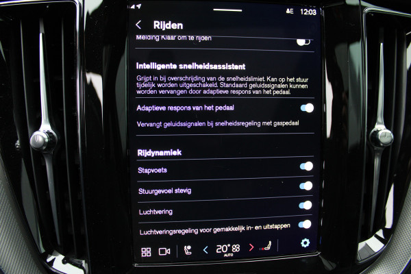 Volvo XC60 2.0 T8 Plug-in hybrid AWD Plus Bright | Luchtvering | Trekhaak | H&K | 360 Camera | Full