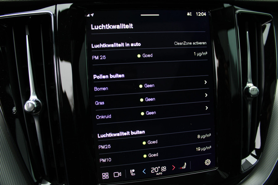 Volvo XC60 2.0 T8 Plug-in hybrid AWD Plus Bright | Luchtvering | Trekhaak | H&K | 360 Camera | Full