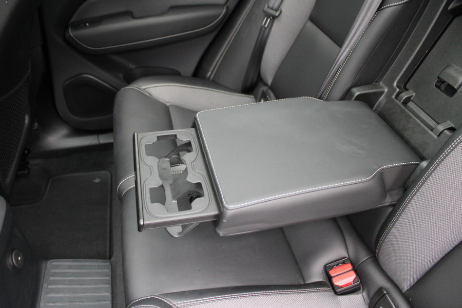 Volvo XC60 2.0 T8 Plug-in hybrid AWD Plus Bright | Luchtvering | Trekhaak | H&K | 360 Camera | Full