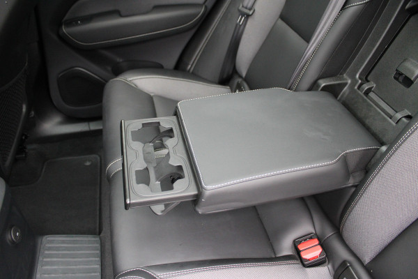 Volvo XC60 2.0 T8 Plug-in hybrid AWD Plus Bright | Luchtvering | Trekhaak | H&K | 360 Camera | Full