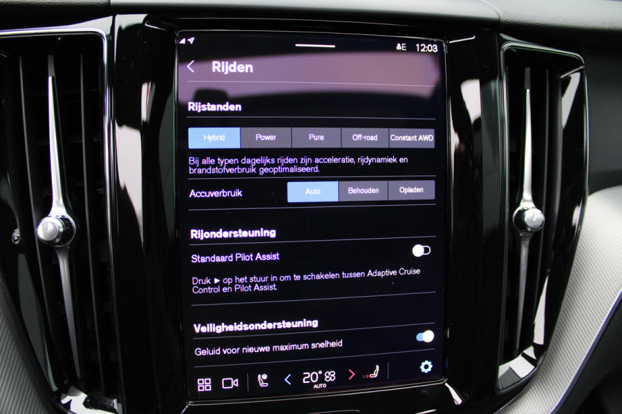 Volvo XC60 2.0 T8 Plug-in hybrid AWD Plus Bright | Luchtvering | Trekhaak | H&K | 360 Camera | Full