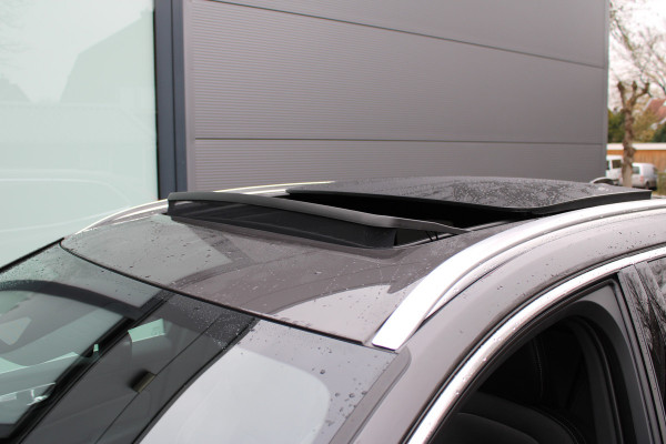 Volvo XC60 2.0 T8 Plug-in hybrid AWD Plus Bright | Luchtvering | Trekhaak | H&K | 360 Camera | Full