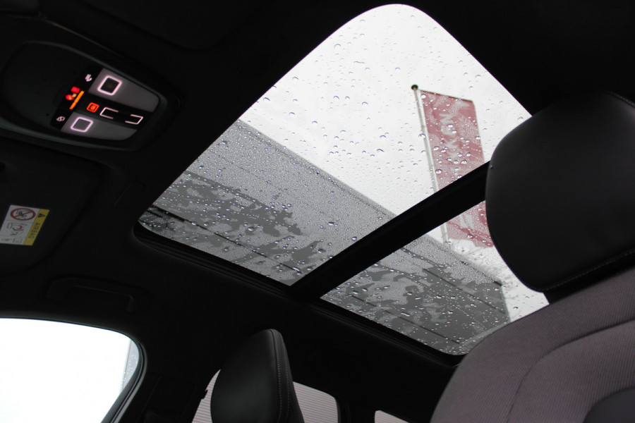 Volvo XC60 2.0 T8 Plug-in hybrid AWD Plus Bright | Luchtvering | Trekhaak | H&K | 360 Camera | Full