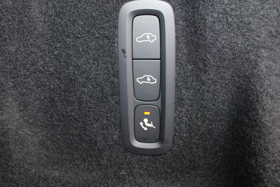 Volvo XC60 2.0 T8 Plug-in hybrid AWD Plus Bright | Luchtvering | Trekhaak | H&K | 360 Camera | Full