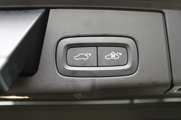 Volvo XC60 2.0 T8 Plug-in hybrid AWD Plus Bright | Luchtvering | Trekhaak | H&K | 360 Camera | Full