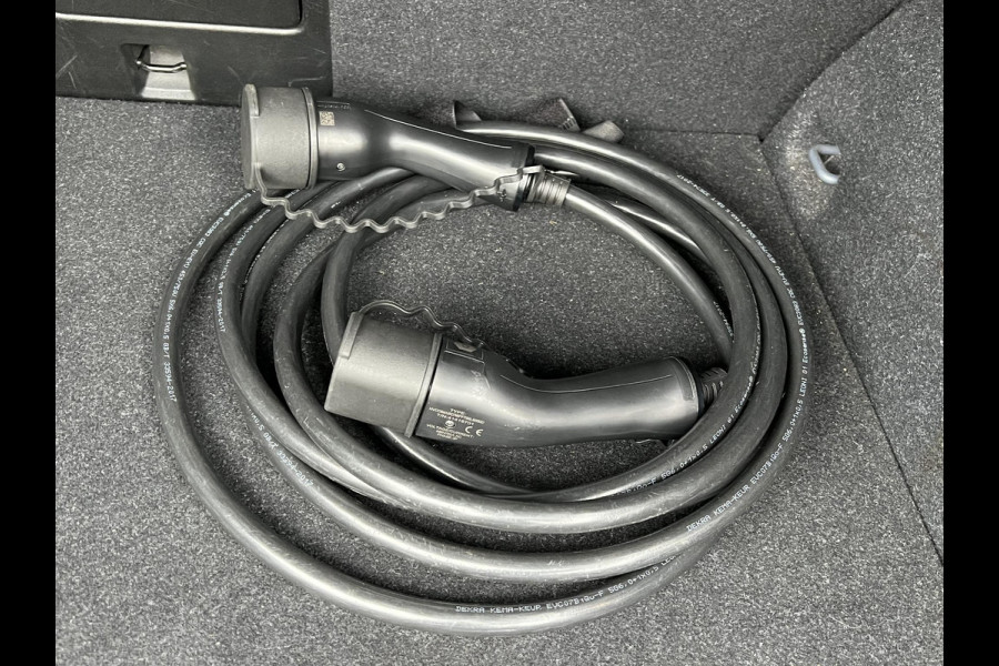 Volvo XC40 Recharge Core 70 kWh VAN: 33.900,- VOOR: 30.877,- UW EINDEJAARSVOORDEEL: 3.023,- | ACHTERUITRIJCAMERA | APPLE CARPLAY | CRUISE CONTROL | DRAADLOZE TELEFOON LADER |