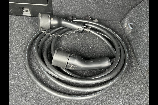 Volvo XC40 Recharge Core 70 kWh VAN: 33.900,- VOOR: 30.877,- UW EINDEJAARSVOORDEEL: 3.023,- | ACHTERUITRIJCAMERA | APPLE CARPLAY | CRUISE CONTROL | DRAADLOZE TELEFOON LADER |