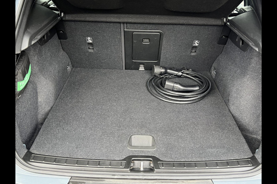 Volvo XC40 Recharge Core 70 kWh VAN: 33.900,- VOOR: 30.877,- UW EINDEJAARSVOORDEEL: 3.023,- | ACHTERUITRIJCAMERA | APPLE CARPLAY | CRUISE CONTROL | DRAADLOZE TELEFOON LADER |
