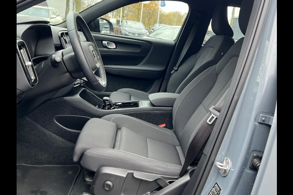 Volvo XC40 Recharge Core 70 kWh VAN: 33.900,- VOOR: 30.877,- UW EINDEJAARSVOORDEEL: 3.023,- | ACHTERUITRIJCAMERA | APPLE CARPLAY | CRUISE CONTROL | DRAADLOZE TELEFOON LADER |