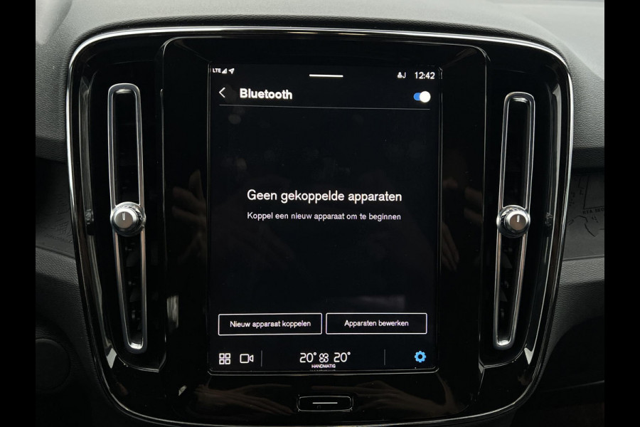 Volvo XC40 Recharge Core 70 kWh VAN: 33.900,- VOOR: 30.877,- UW EINDEJAARSVOORDEEL: 3.023,- | ACHTERUITRIJCAMERA | APPLE CARPLAY | CRUISE CONTROL | DRAADLOZE TELEFOON LADER |