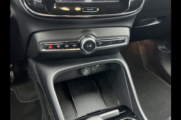 Volvo XC40 Recharge Core 70 kWh VAN: 33.900,- VOOR: 30.877,- UW EINDEJAARSVOORDEEL: 3.023,- | ACHTERUITRIJCAMERA | APPLE CARPLAY | CRUISE CONTROL | DRAADLOZE TELEFOON LADER |