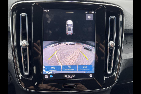 Volvo XC40 Recharge Core 70 kWh VAN: 33.900,- VOOR: 30.877,- UW EINDEJAARSVOORDEEL: 3.023,- | ACHTERUITRIJCAMERA | APPLE CARPLAY | CRUISE CONTROL | DRAADLOZE TELEFOON LADER |
