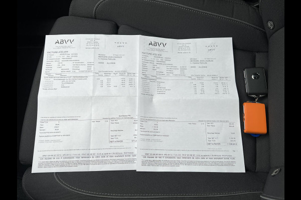 Volvo XC40 Recharge Core 70 kWh VAN: 33.900,- VOOR: 30.877,- UW EINDEJAARSVOORDEEL: 3.023,- | ACHTERUITRIJCAMERA | APPLE CARPLAY | CRUISE CONTROL | DRAADLOZE TELEFOON LADER |