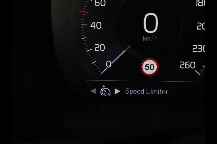 Volvo XC40 1.5 T5 Recharge Momentum Pro | Harman/Kardon | Camera | Carplay | Half leder | Navigatie | Cruise control | Climate control | Parkeerhulp | Full LED | PHEV | Plug In