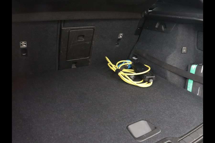 Volvo XC40 1.5 T5 Recharge Momentum Pro | Harman/Kardon | Camera | Carplay | Half leder | Navigatie | Cruise control | Climate control | Parkeerhulp | Full LED | PHEV | Plug In