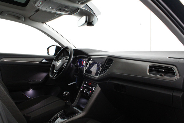 Volkswagen T-Roc 1.0 TSI Style Panorama.schuif/Camera/Adapt.cruise/18 inch...